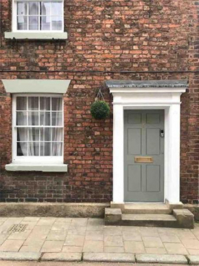 Stunning City centre Georgian townhouse - parking